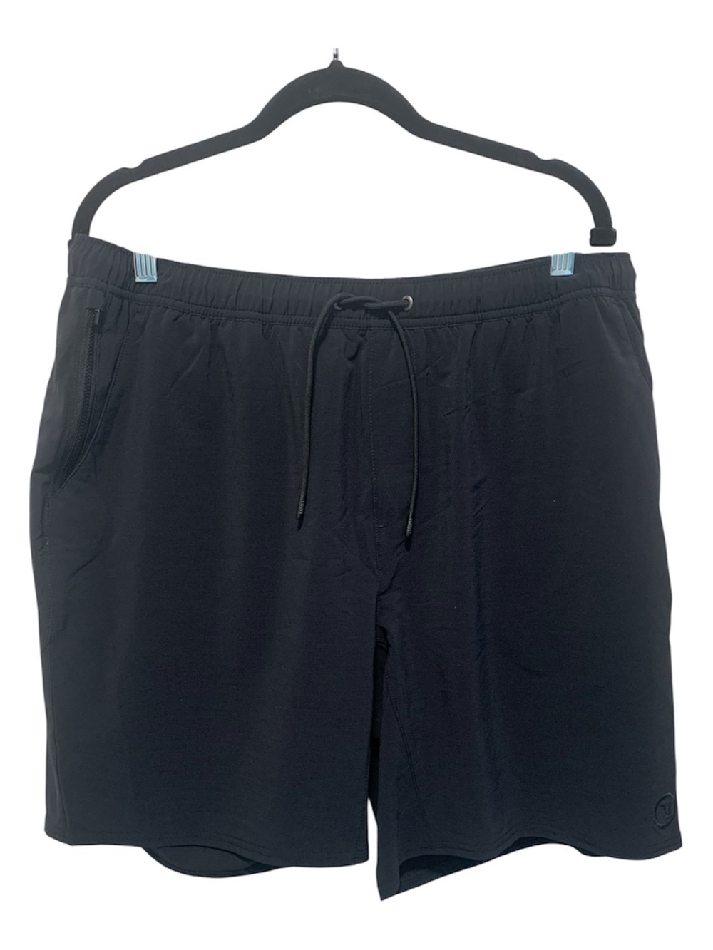 105. NWT Vuori men’s kore shorts Size XL
